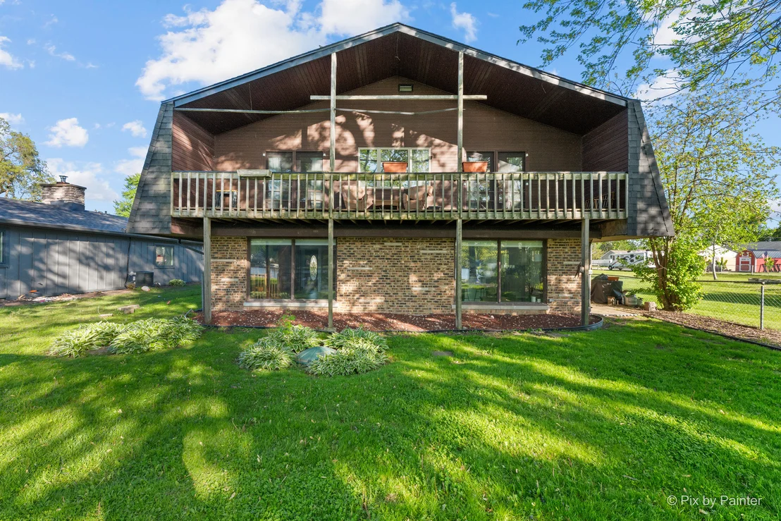 Photo of 1423 N River Road