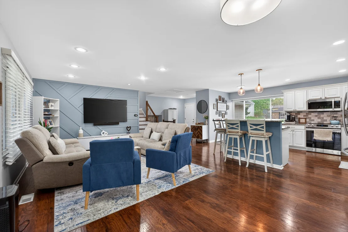 Photo of 870 W Pine Avenue