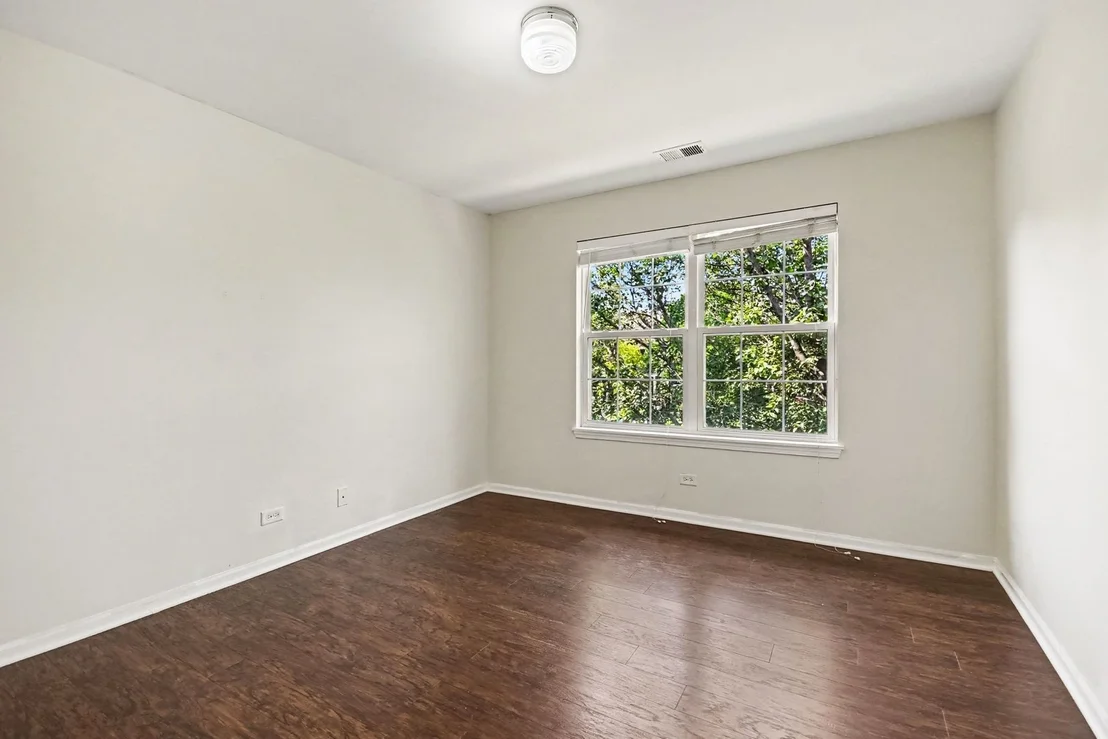 Photo of 994 Kensington Drive