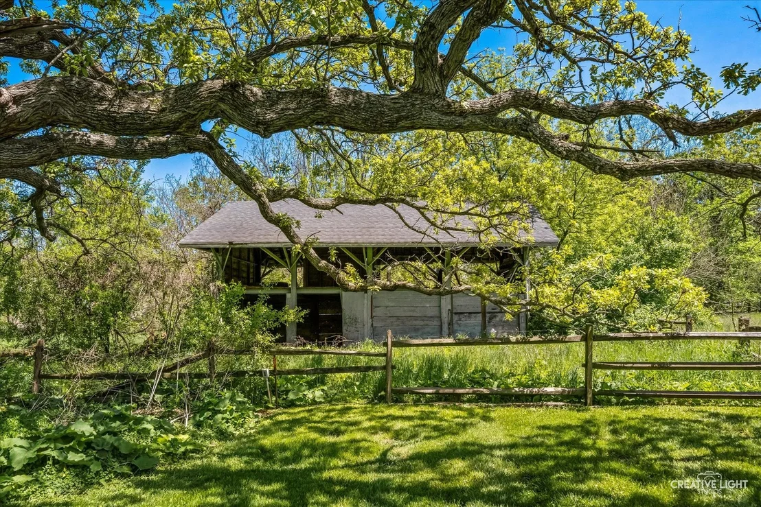 Photo of 33W451 Surrey Road