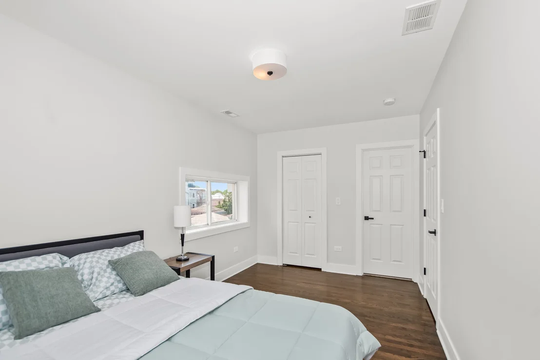 Photo of 5529 W CORNELIA Avenue