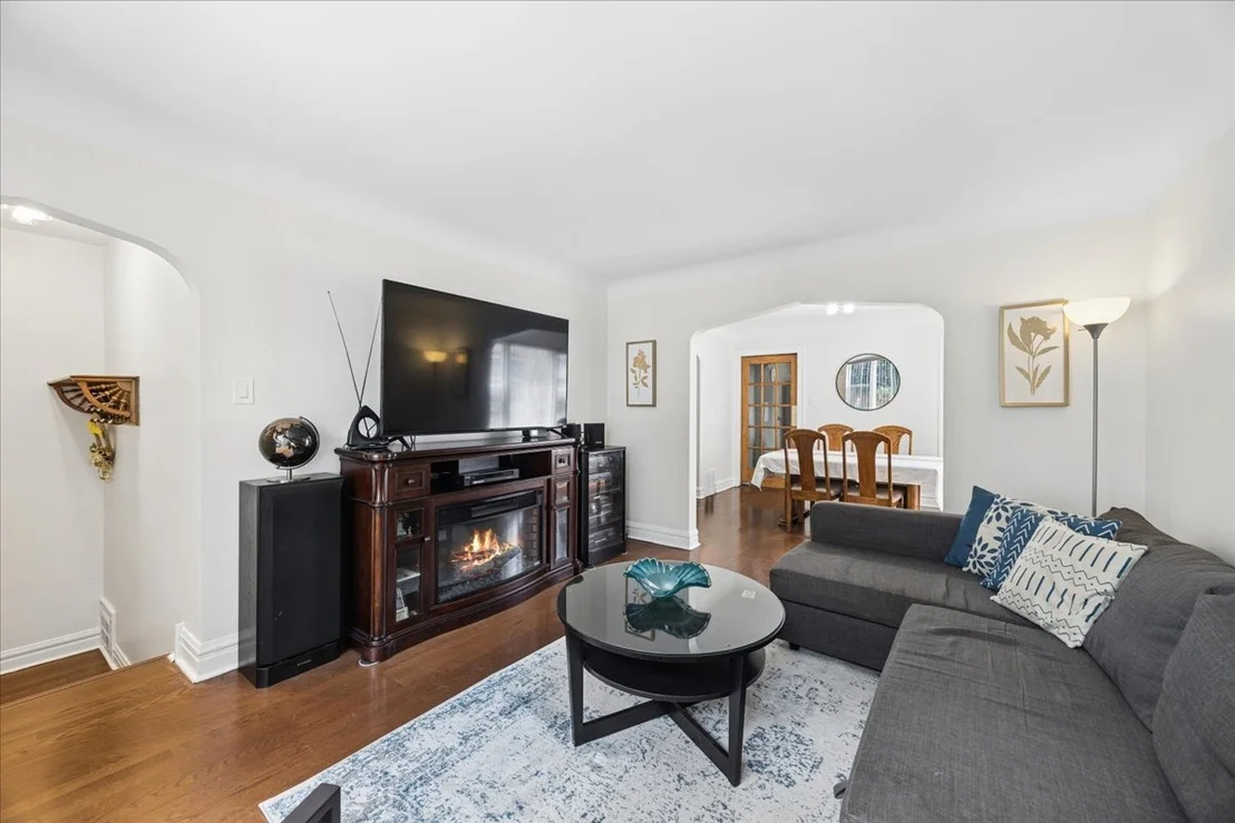 Photo of 3833 Maple Avenue