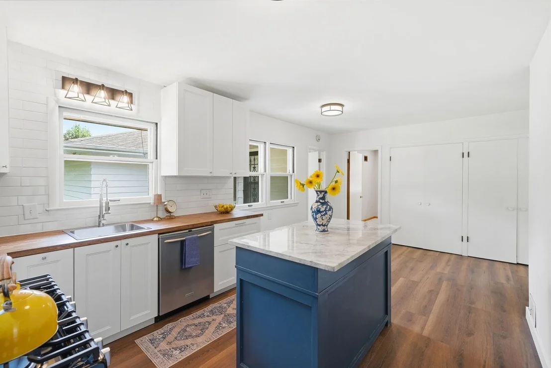 Photo of 1322 Douglas Street