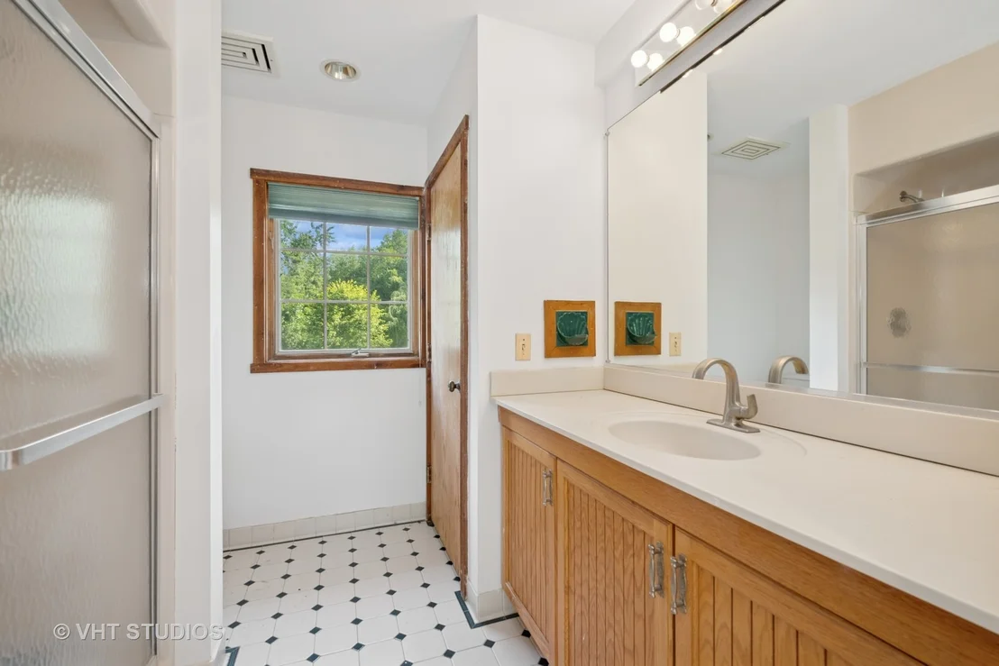 Photo of 153 Algonquin Road