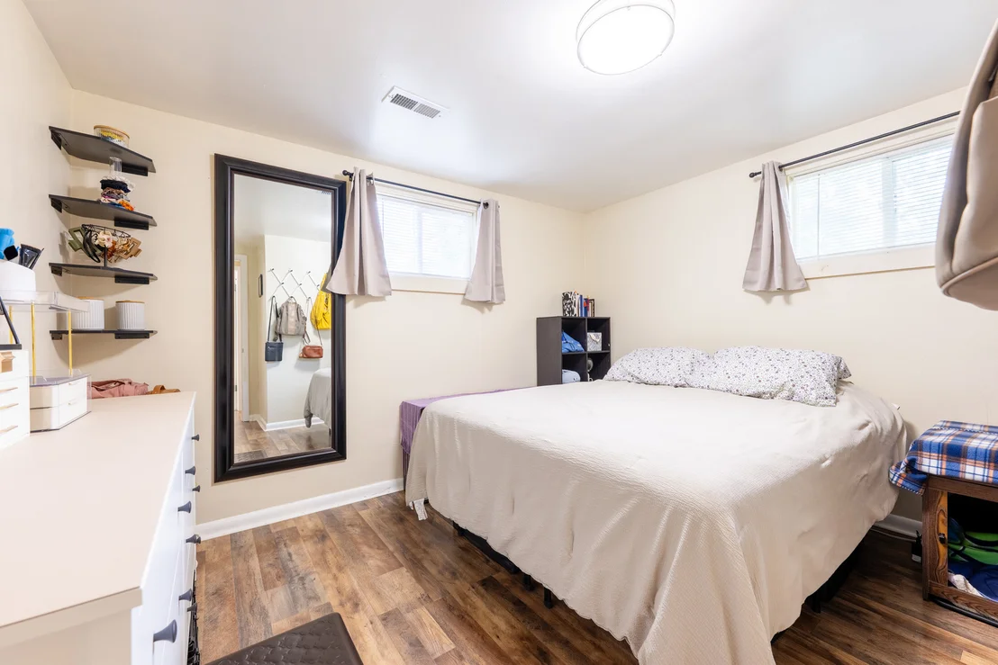 Photo of 906 N Division Avenue