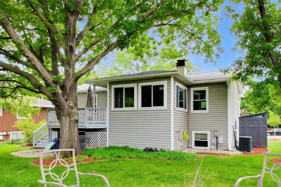 Photo of 2167 Midhurst Road