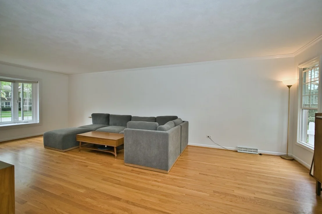 Photo of 2S510 Seneca Drive