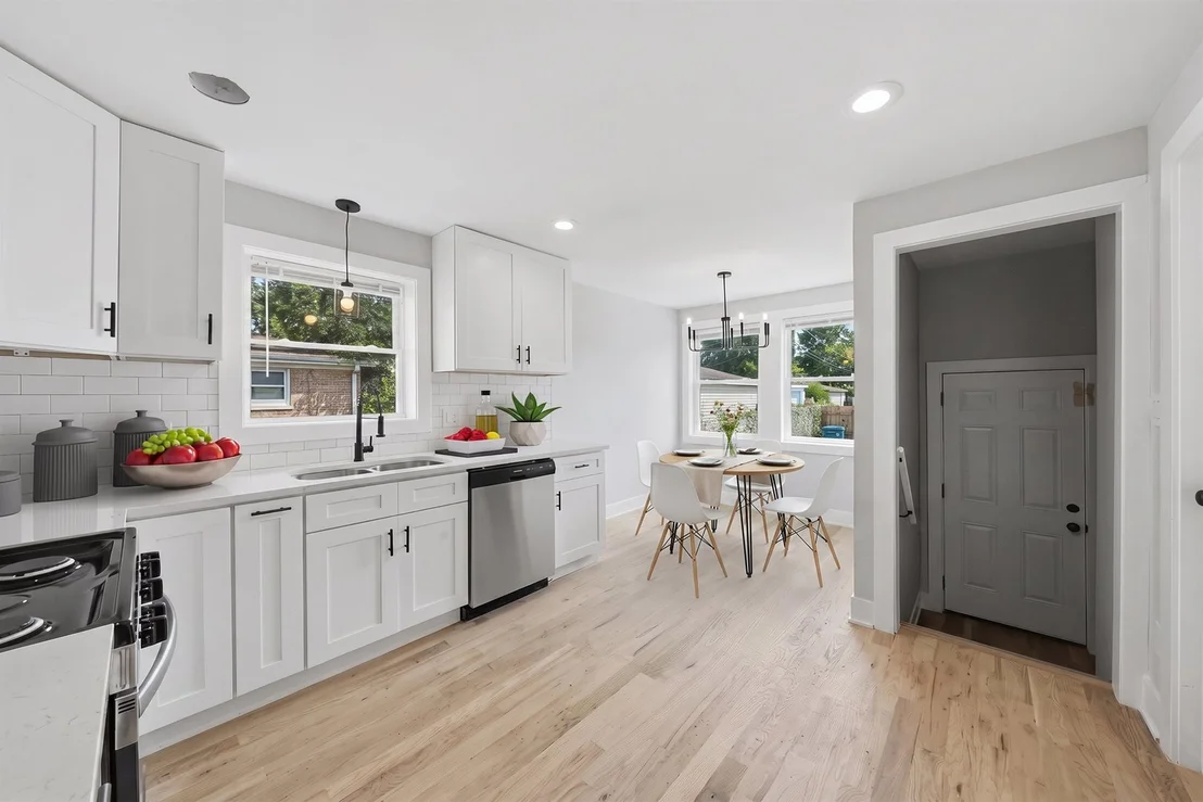 Photo of 1749 W 75th Place