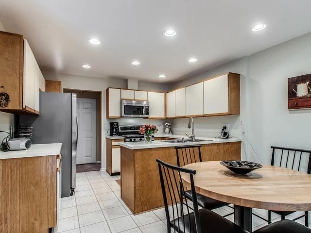 Photo of 9022 FORESTVIEW Avenue