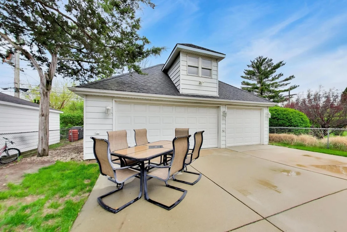 Photo of 940 W Grant Drive