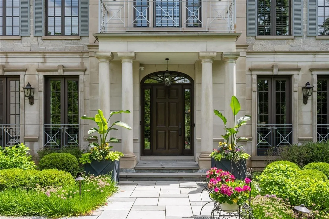 Photo of 677 Sheridan Road