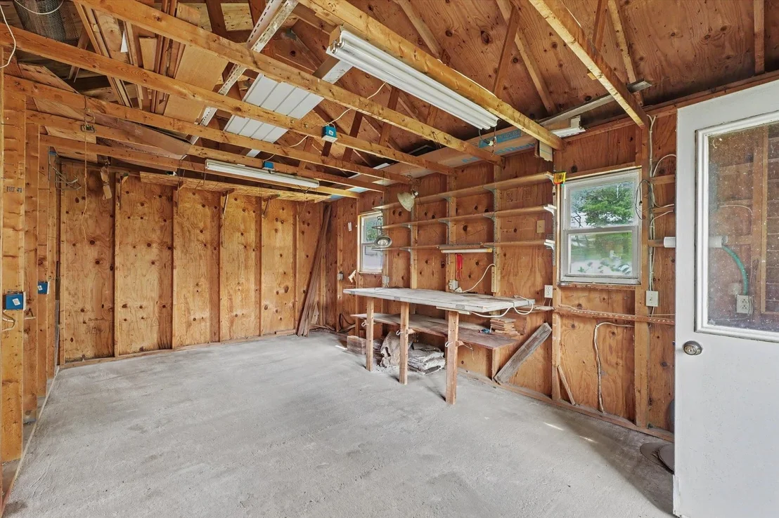 Photo of 906 Crestview Drive
