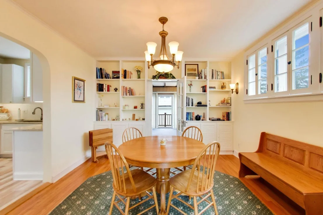 Photo of 940 W Grant Drive