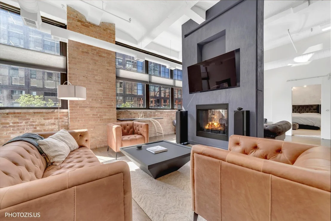 Photo of Unit 202 at 1000 W Washington Boulevard