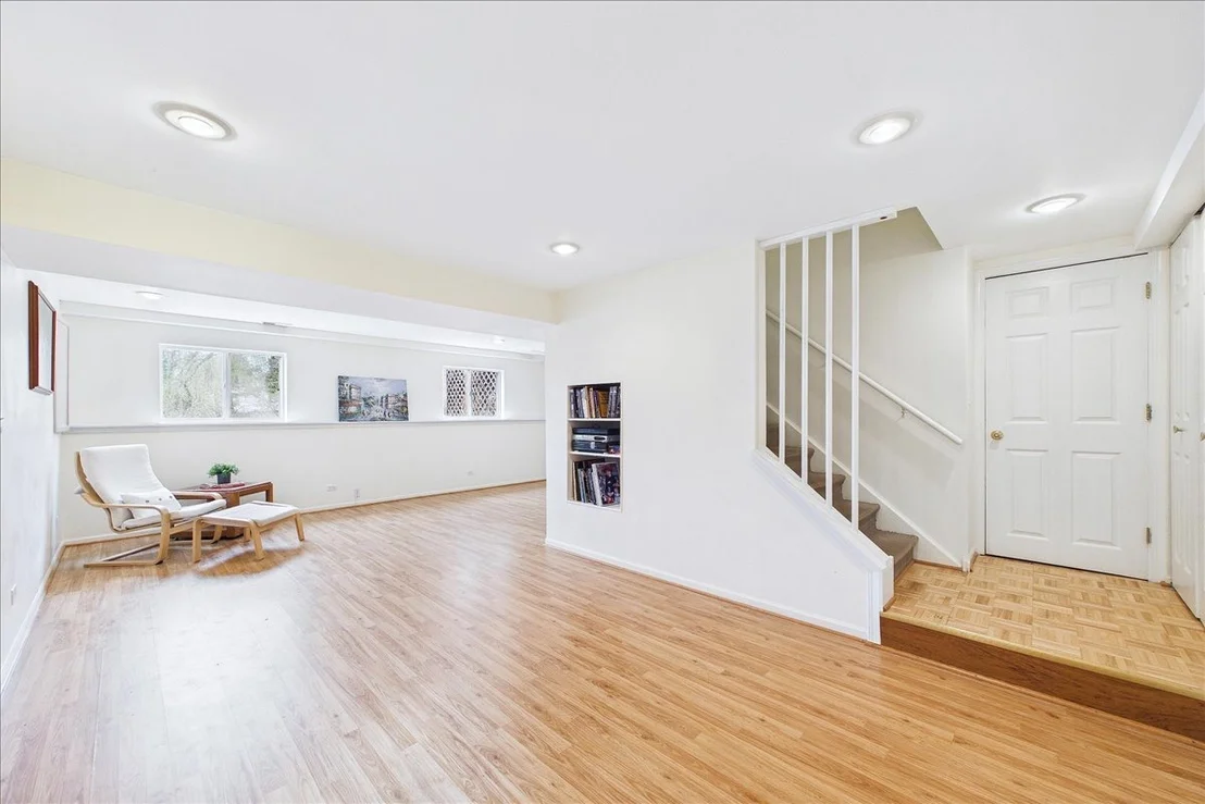 Photo of 913 Meadowridge Drive