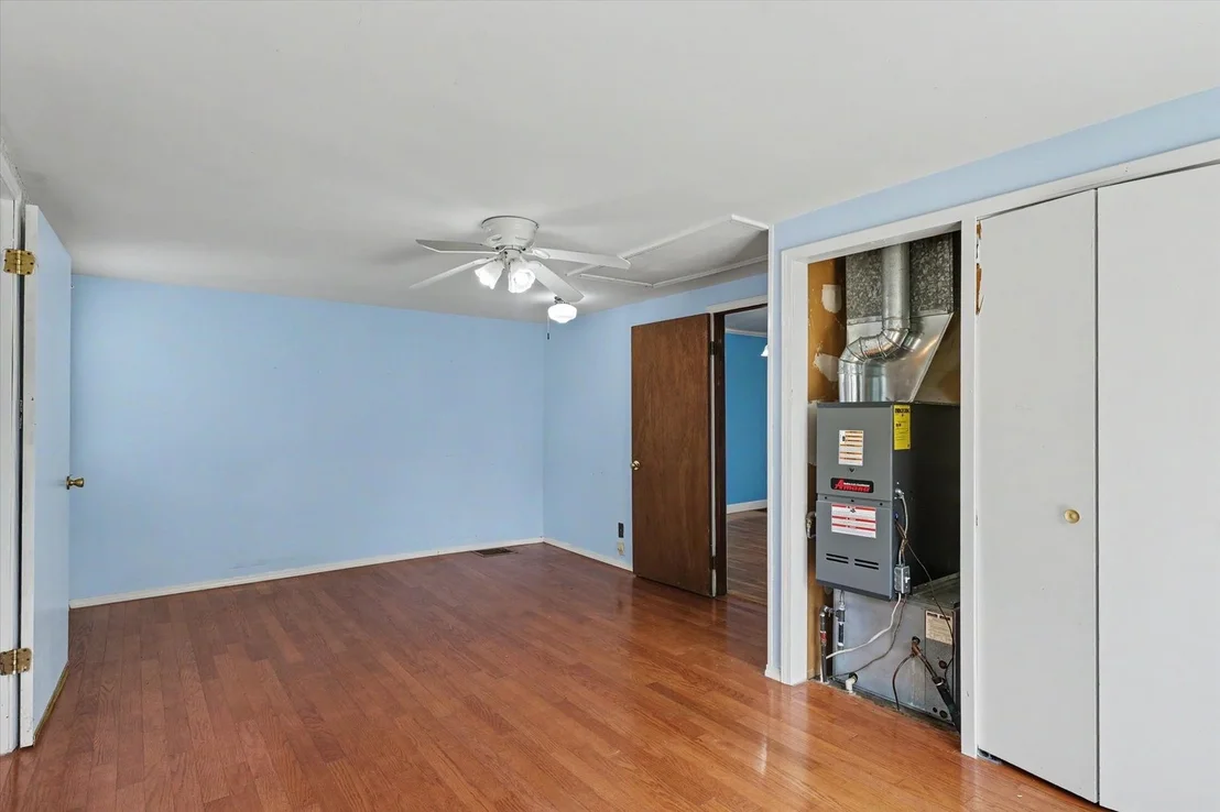 Photo of 305 S 1st Street