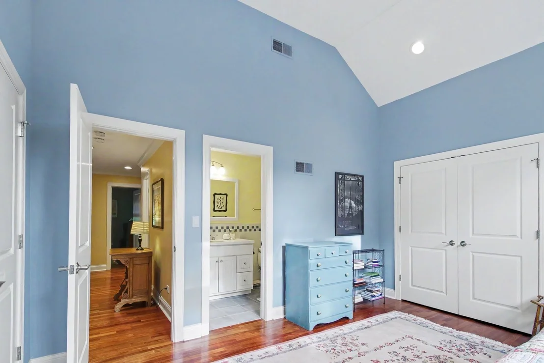 Photo of 860 Kenton Road