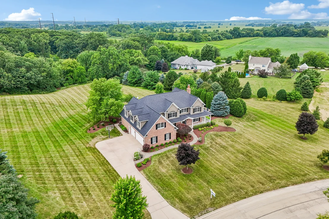 Photo of 385 Valley Way