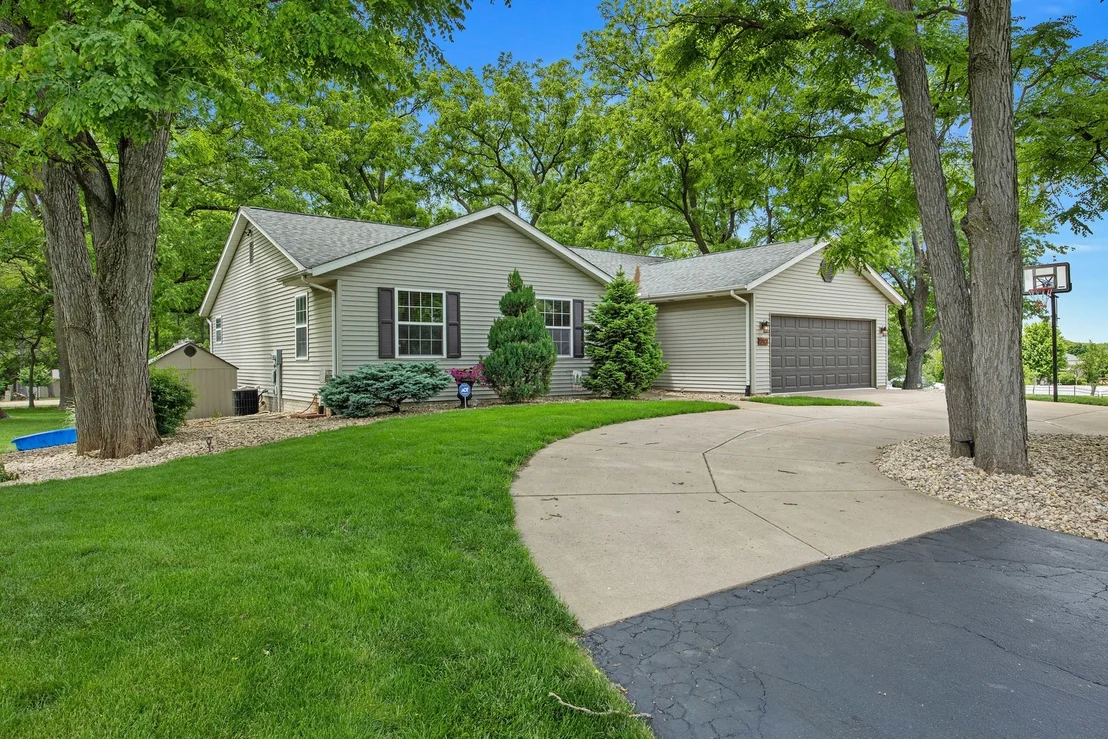 Photo of 1297 N Forrest Drive