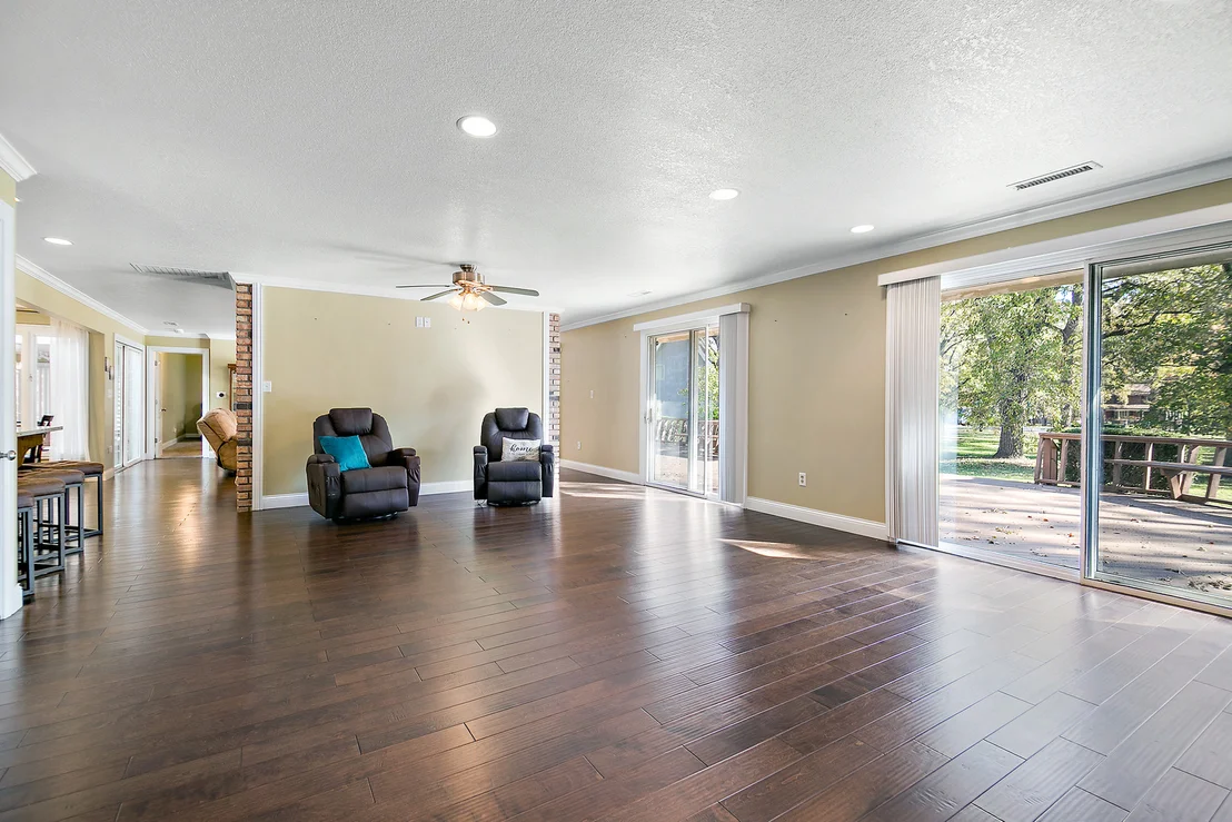 Photo of 1305 OAKTREE Lane