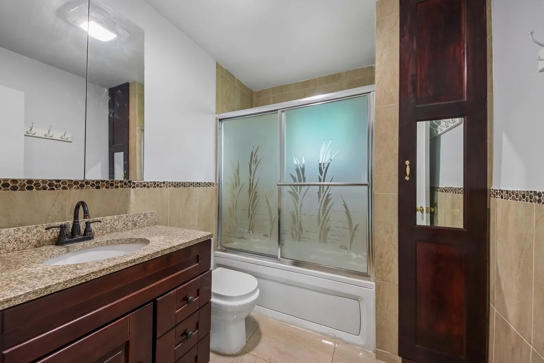 Photo of 670 Lakeview Lane