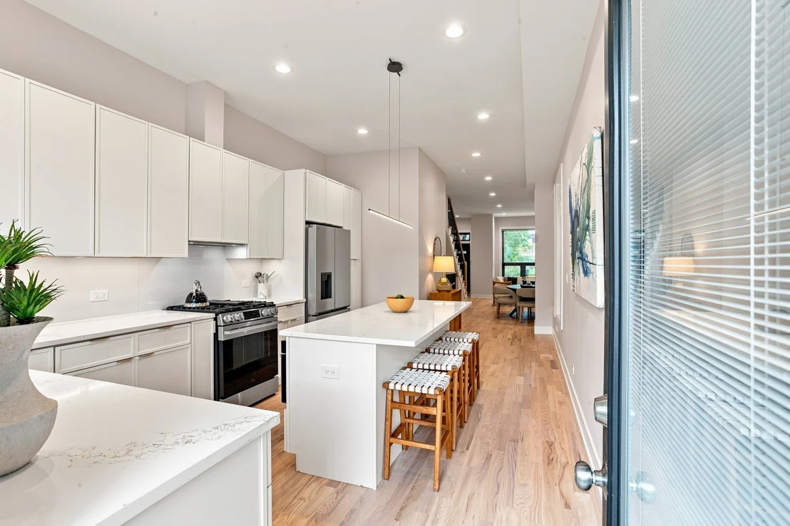 Photo of 435 E 46th Place