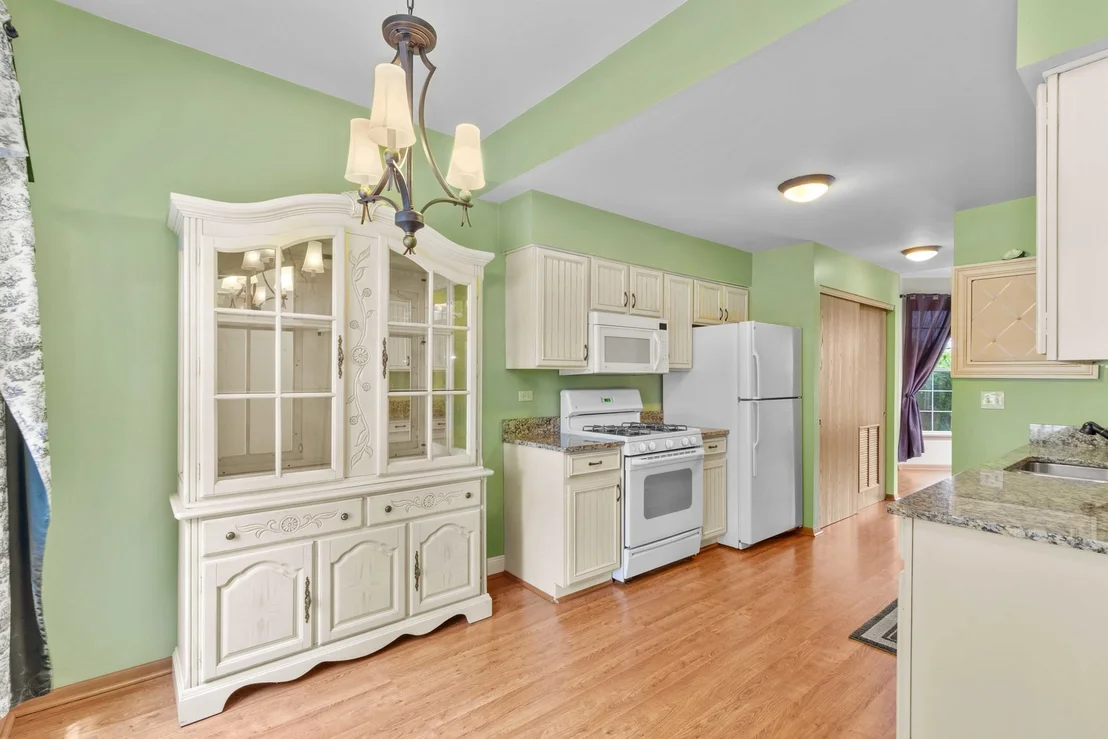 Photo of Unit 0 at 2212 Rossiter Parkway