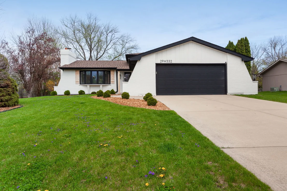 Photo of 29W332 Mark Drive