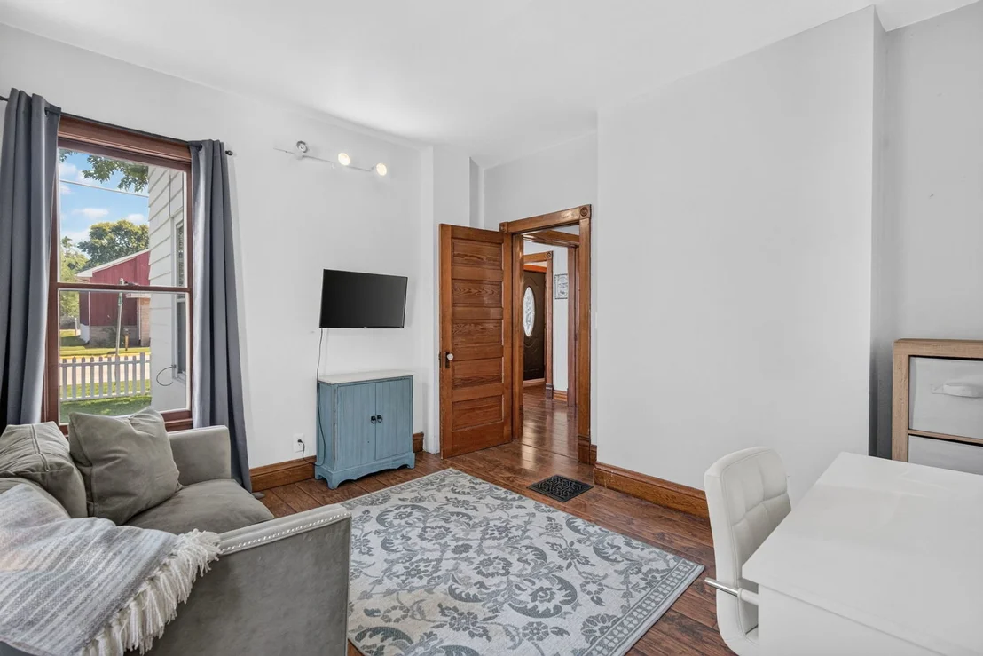 Photo of 105 N Main St
