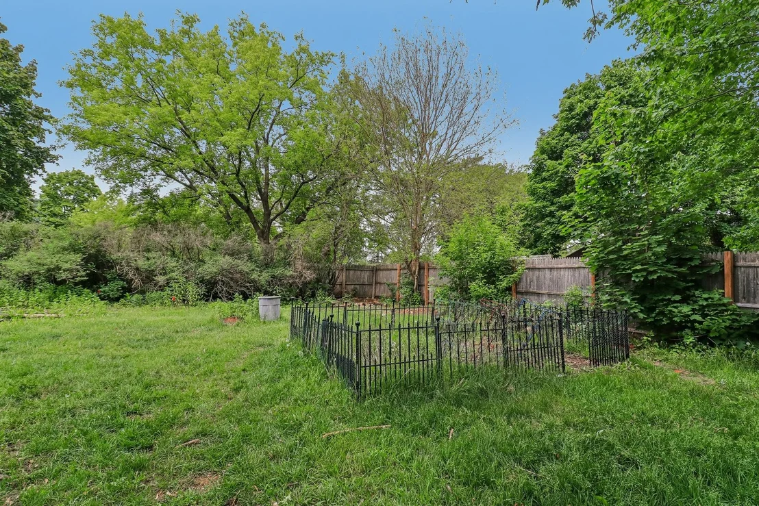 Photo of 332 Everett Avenue