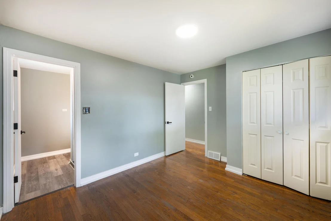 Photo of 1015 W Victoria Avenue