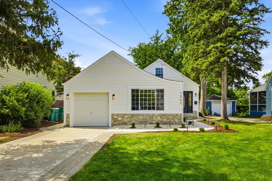 Photo of 1562 Harding Road