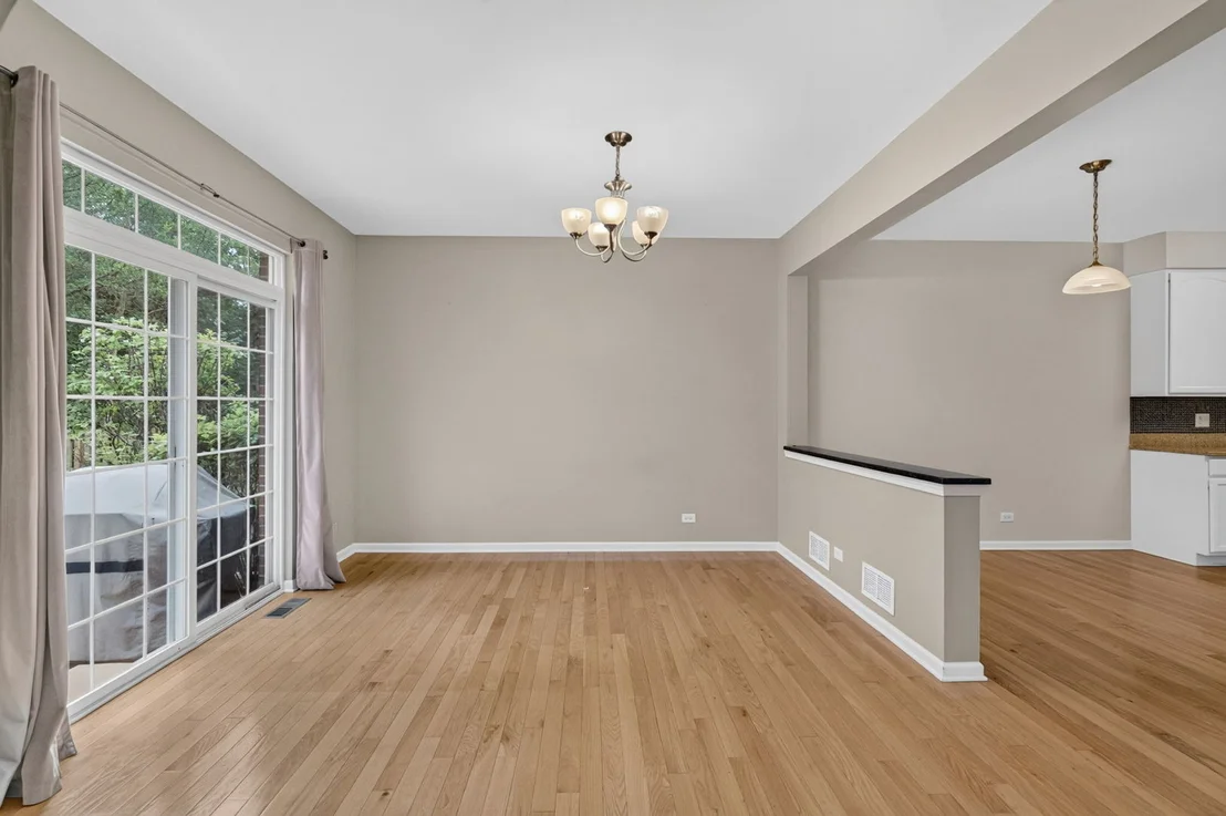 Photo of 10S447 Carrington Circle