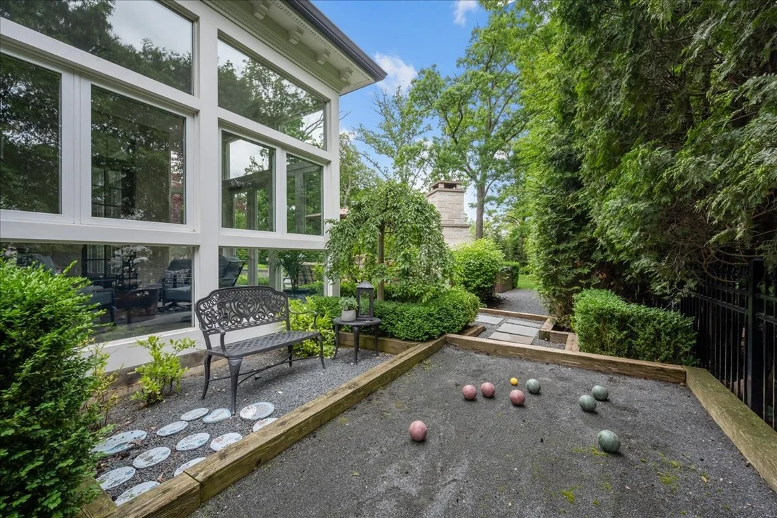 Photo of 677 Sheridan Road