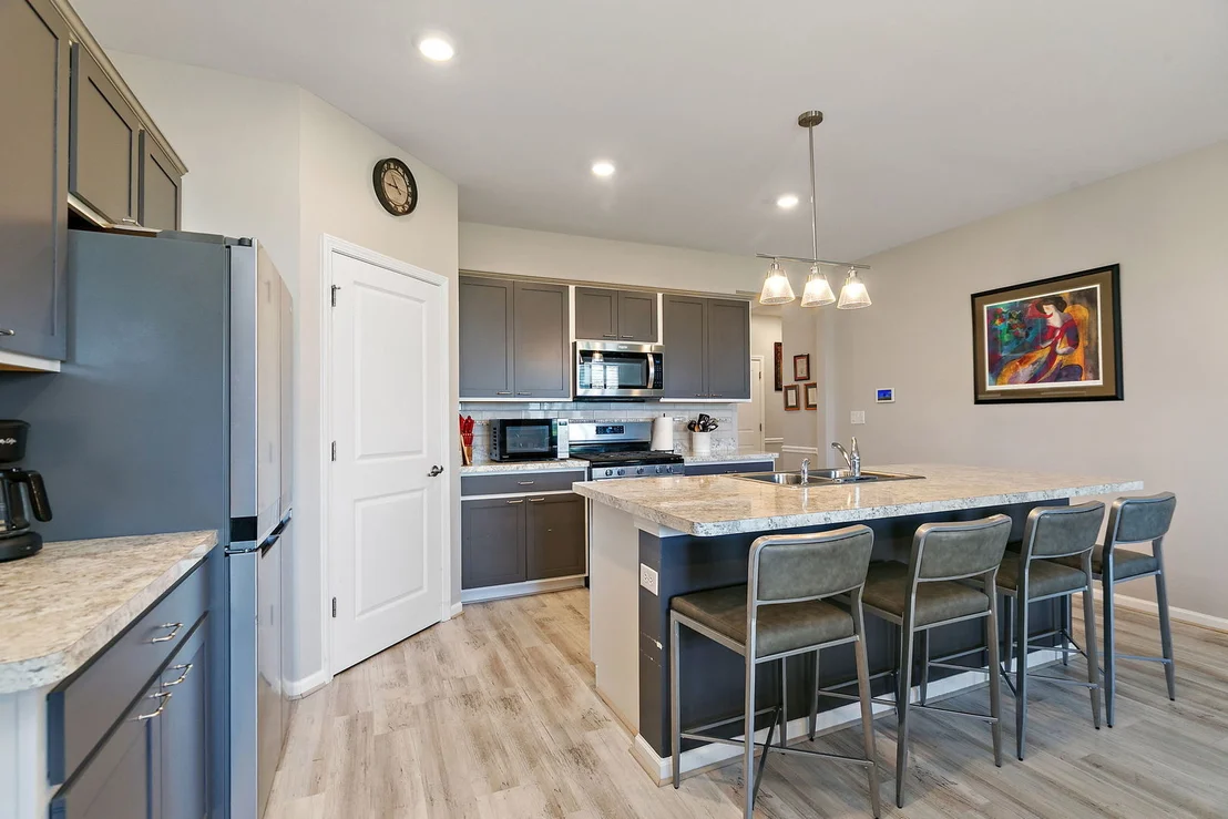 Photo of 979 Crestview Lane
