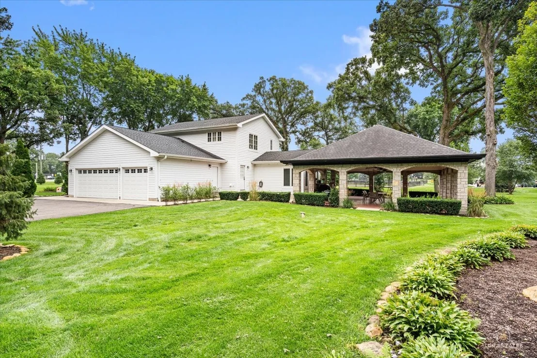 Photo of 2S976 Deerpath Road