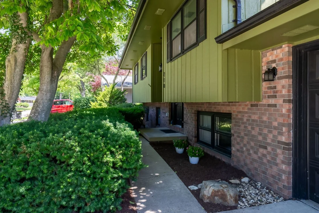 Photo of 218 Cambridge Drive
