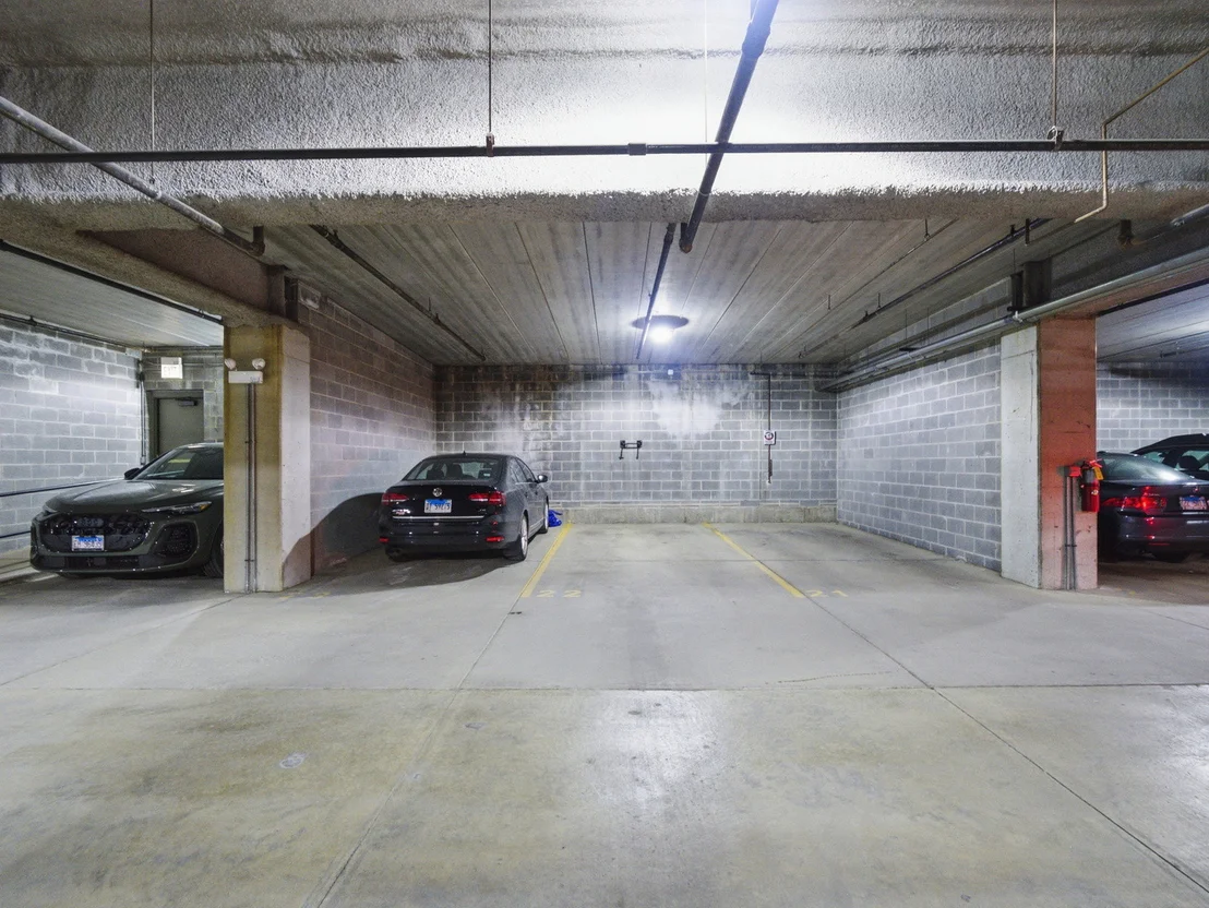 Photo of Unit 511 at 1155 W Madison Street