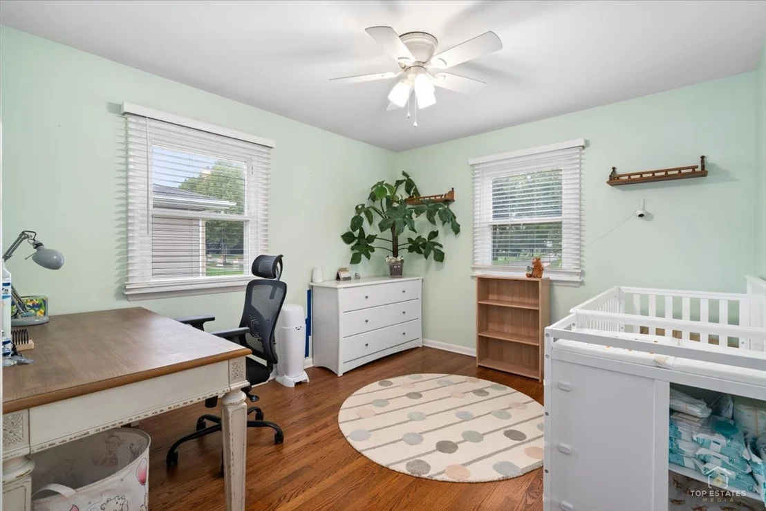 Photo of 1409 W WILLOW Lane