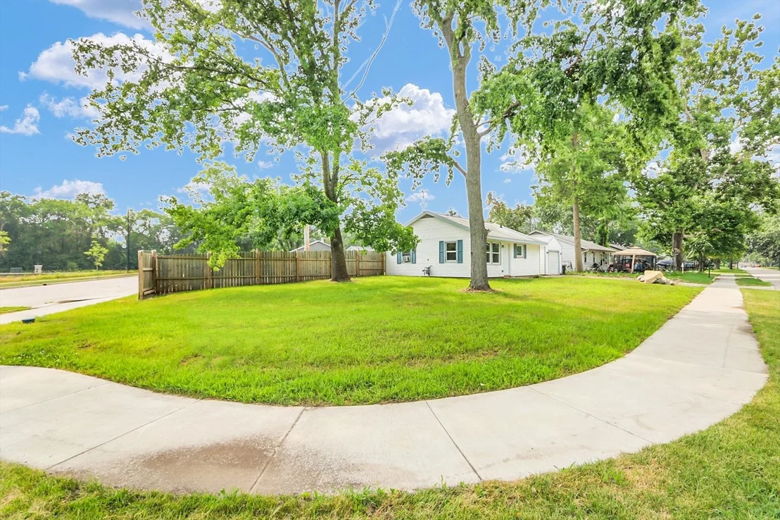 Photo of 1408 Hedge Road