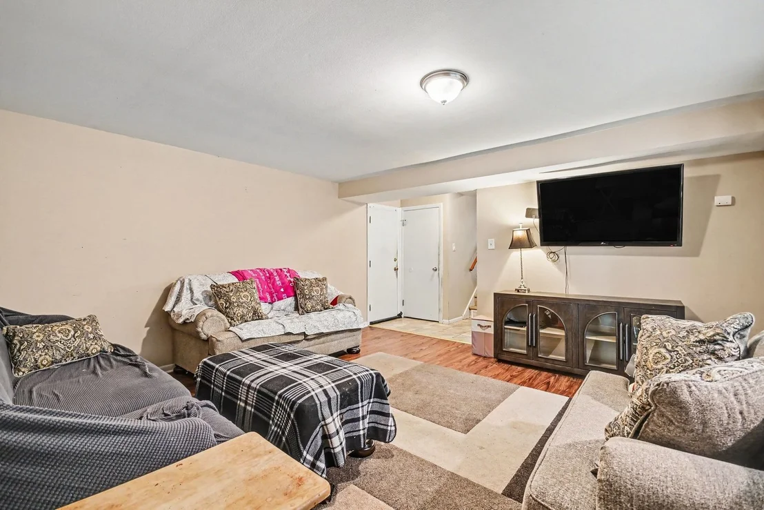 Photo of 906 N Rainbow Drive