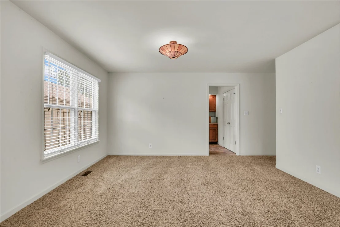 Photo of Unit B at 1501 Broadmoor Drive