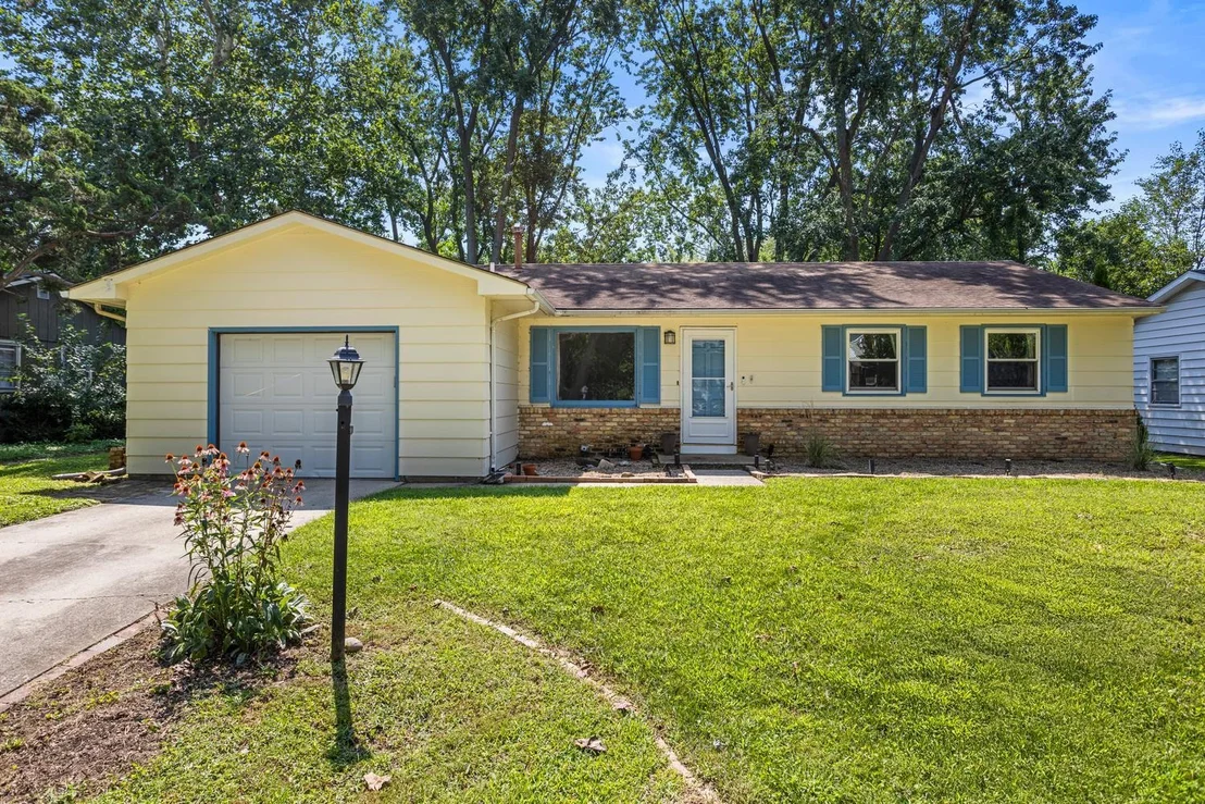 Photo of 2305 GLENOAK Drive