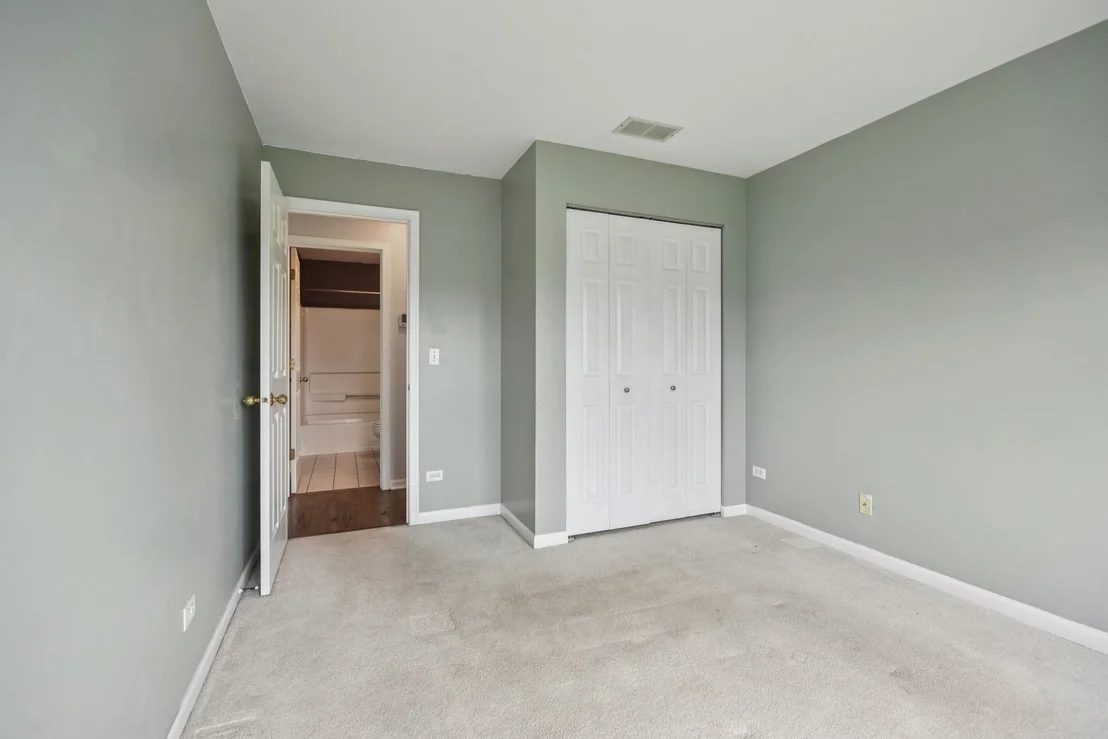 Photo of Unit D at 402 Woodview Circle