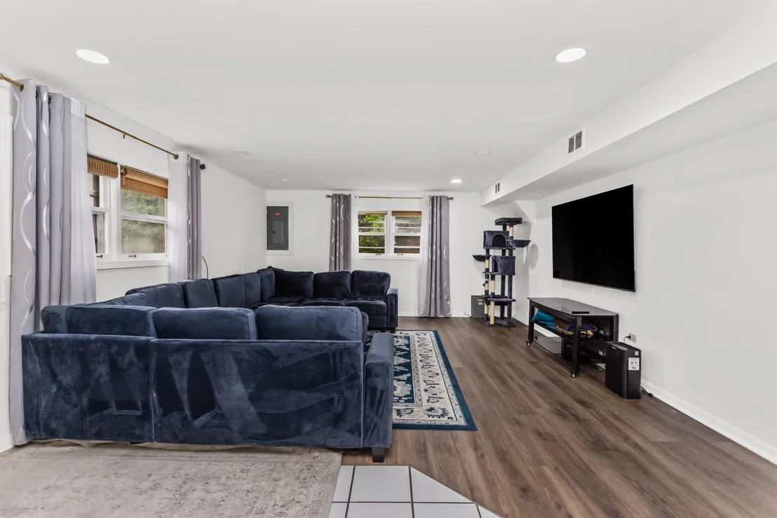 Photo of 7638 Maple Street