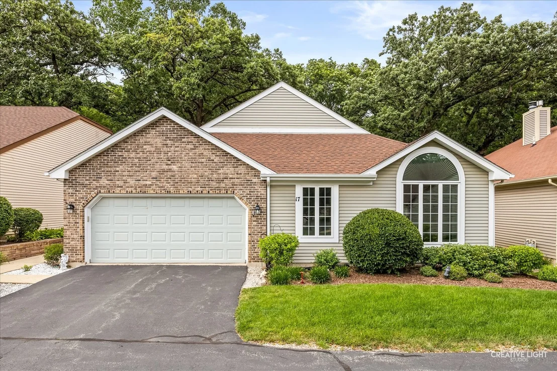 Photo of 17 White Oak Lane