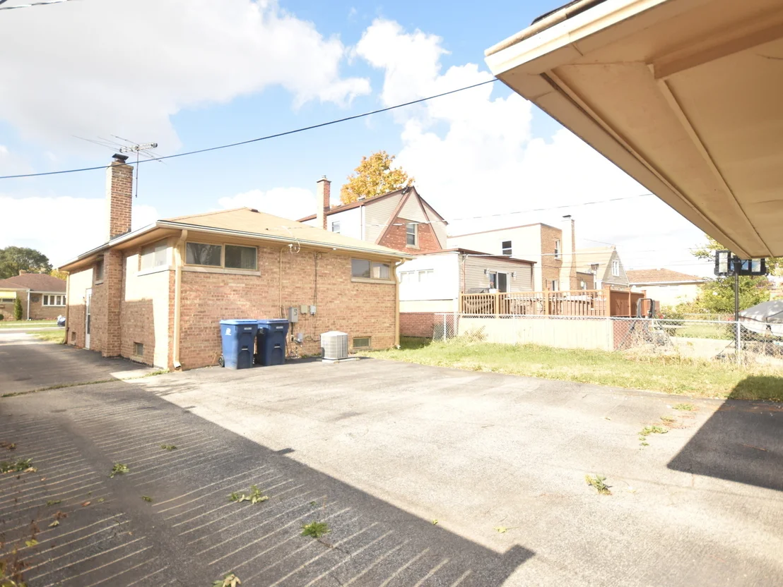 Photo of 1541 N Lee Boulevard