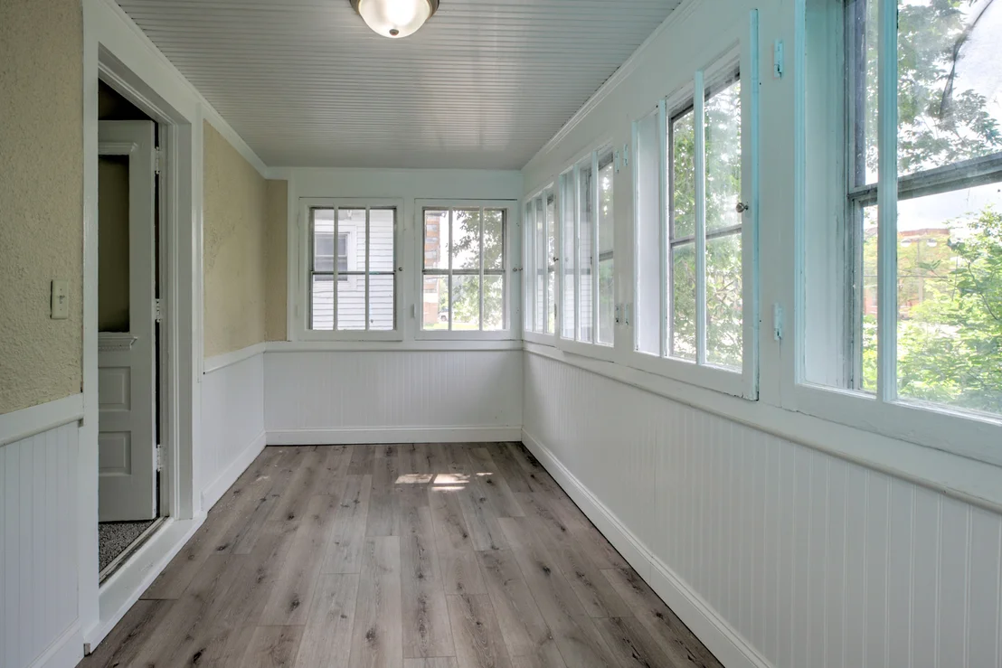 Photo of 310 N Mclean Street