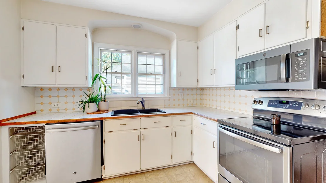 Photo of 405 Lakelawn Boulevard