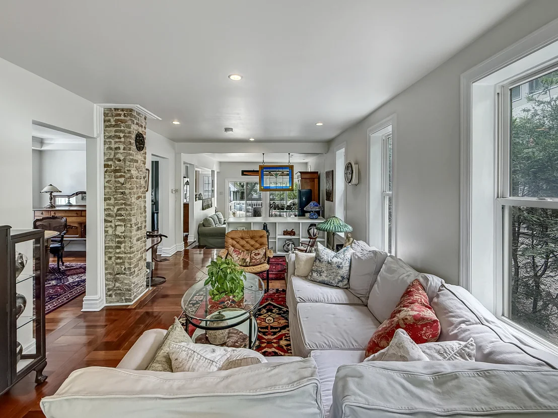 Photo of 882 Willow Road